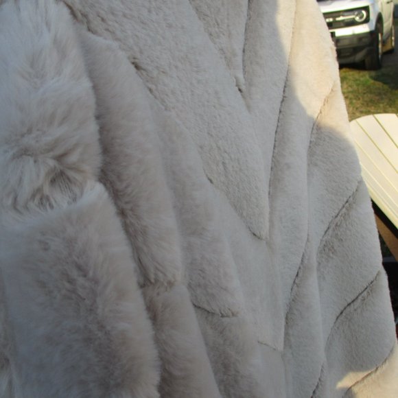 Best Offer!!NWT Calvin Klein Fur Coat XL - Picture 6 of 10